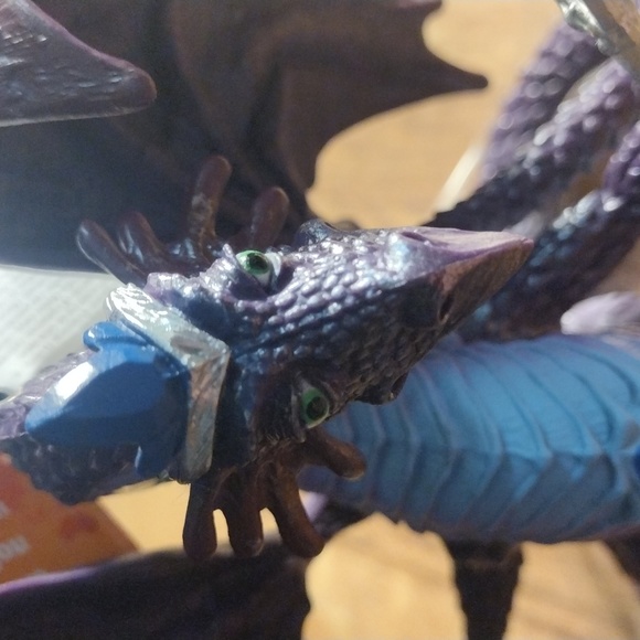 Bin15NWT Jewel Dragon Display - Picture 5 of 5